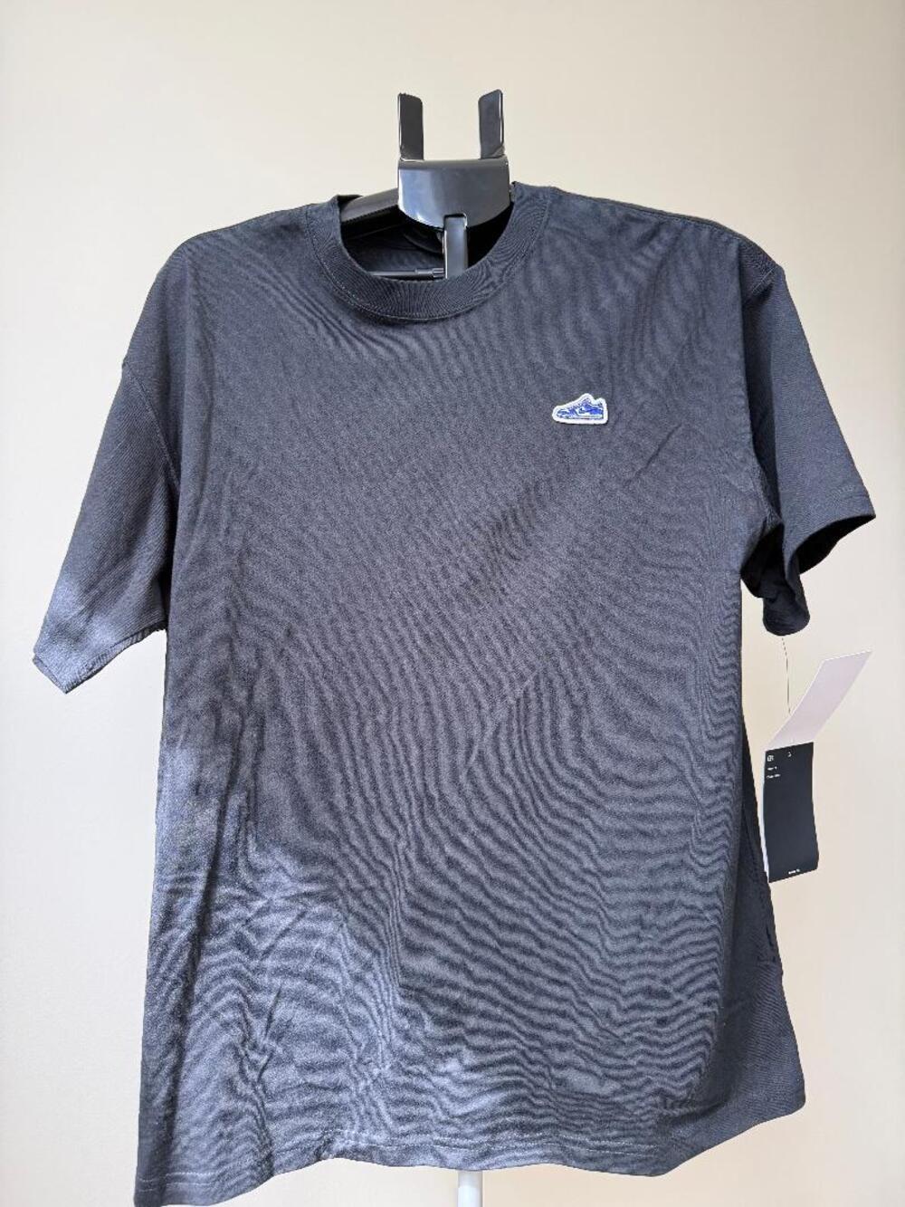 Nike.  The Nike Tee.  Loose fit. Men's size MEDIUM. Black tee shirt.
